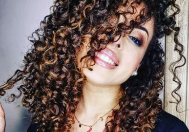 I migliori tagli e acconciature per capelli ricci